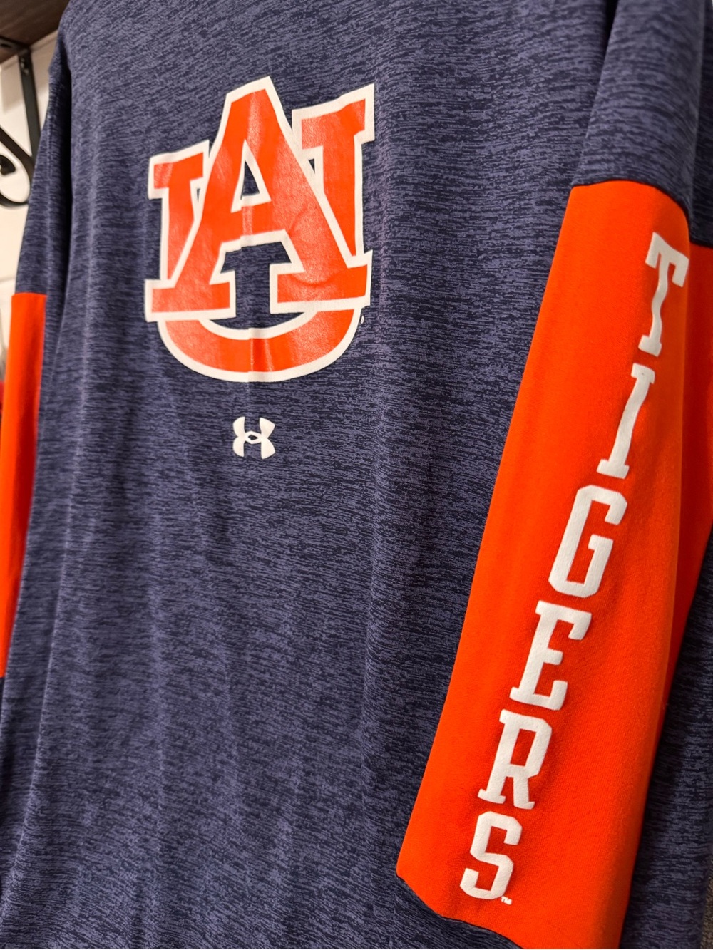 AUBURN TIGERS FOOTBALL UNDER ARMOUR BLUE ORANGE LONG SLEEVED MEDIUM SHIRT EUC